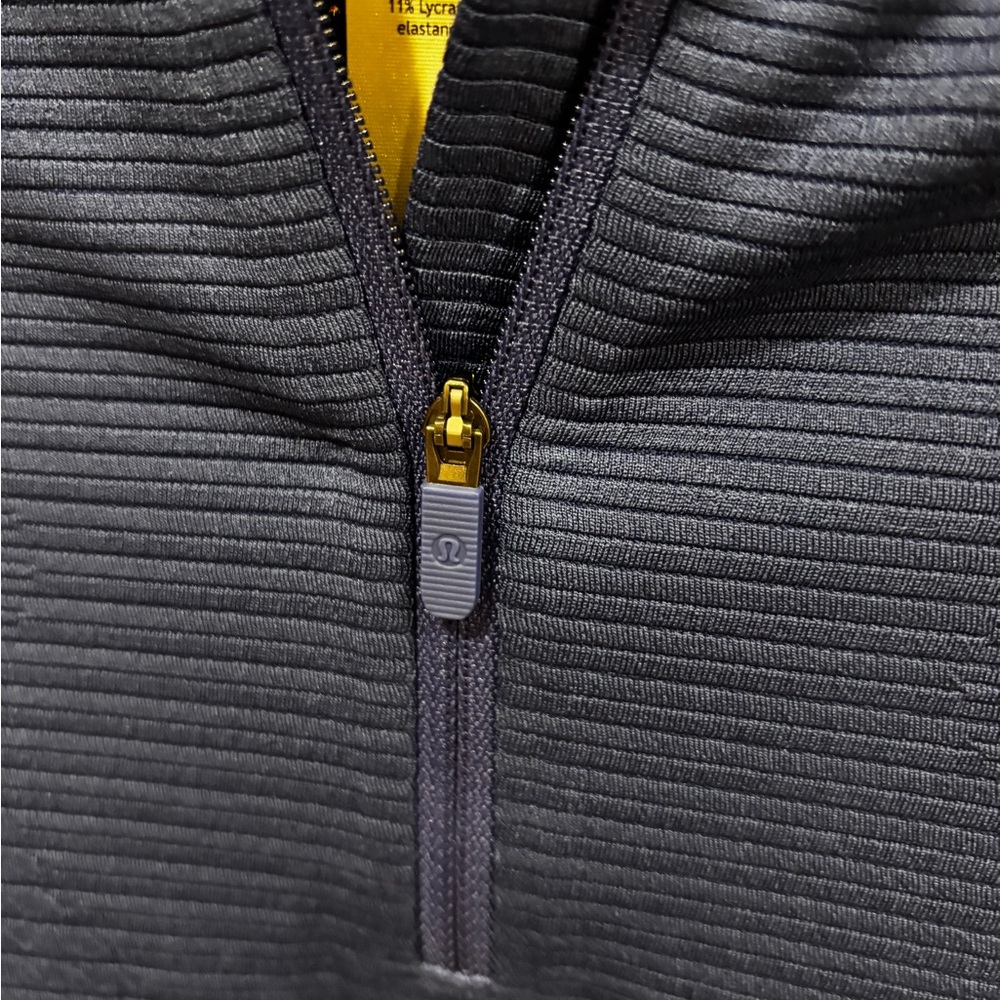 Lululemon Like New Women's Navy Quarter-Zip Lightweight Top - Picture 6 of 6